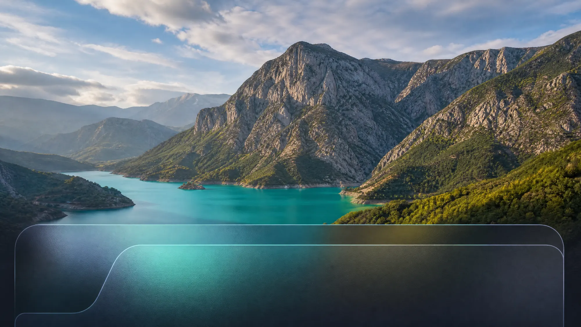 Wandern Sie den 1 Kilometer langen Weg zum Balkon von Bovilla und genießen Sie den Panoramablick über den türkisfarbenen Trinkwasserstausee von Tirana.